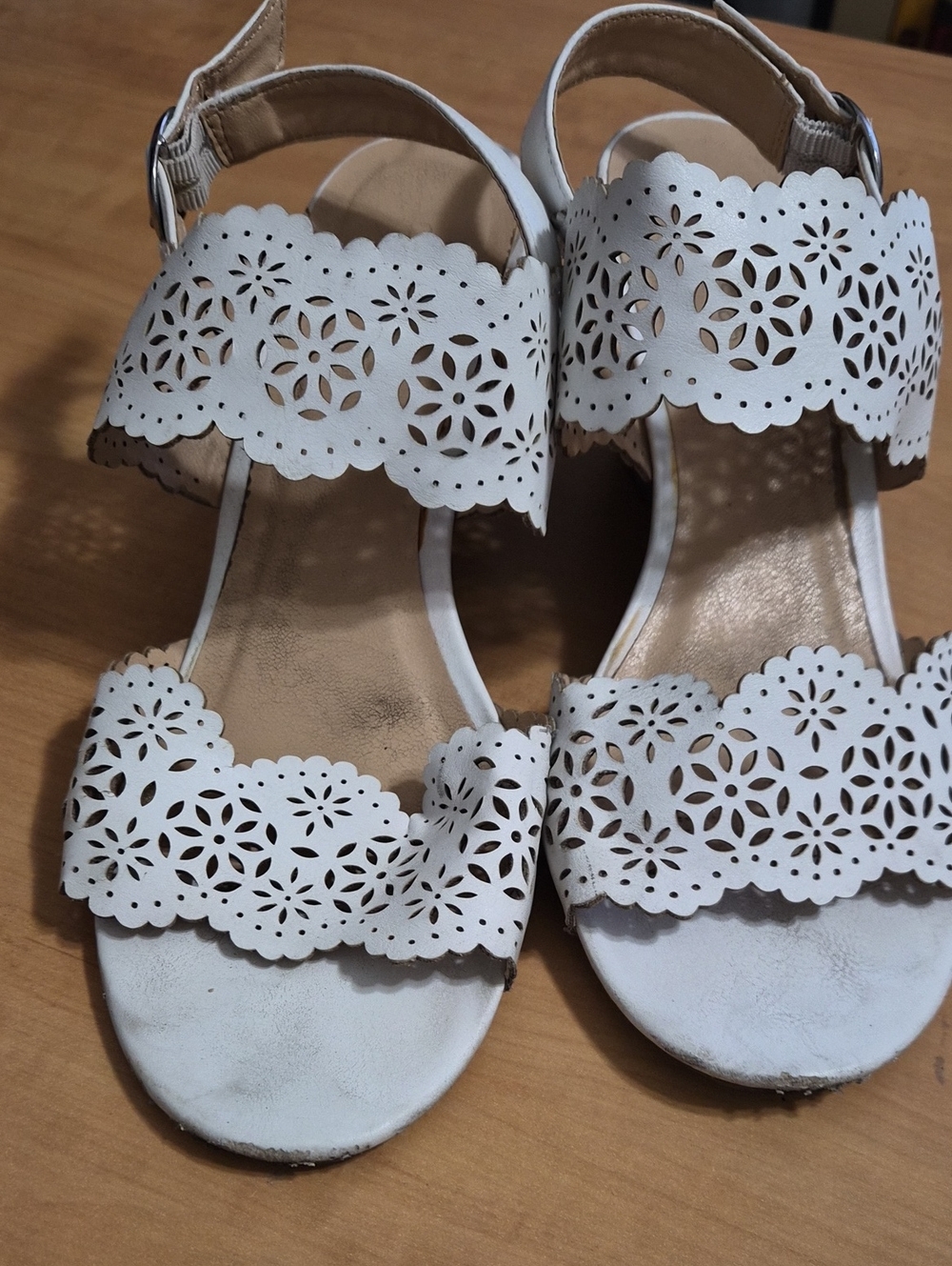 White Wedges